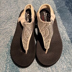 Skechers White Toe Sandals with Silver Rhinestones, Sz 6